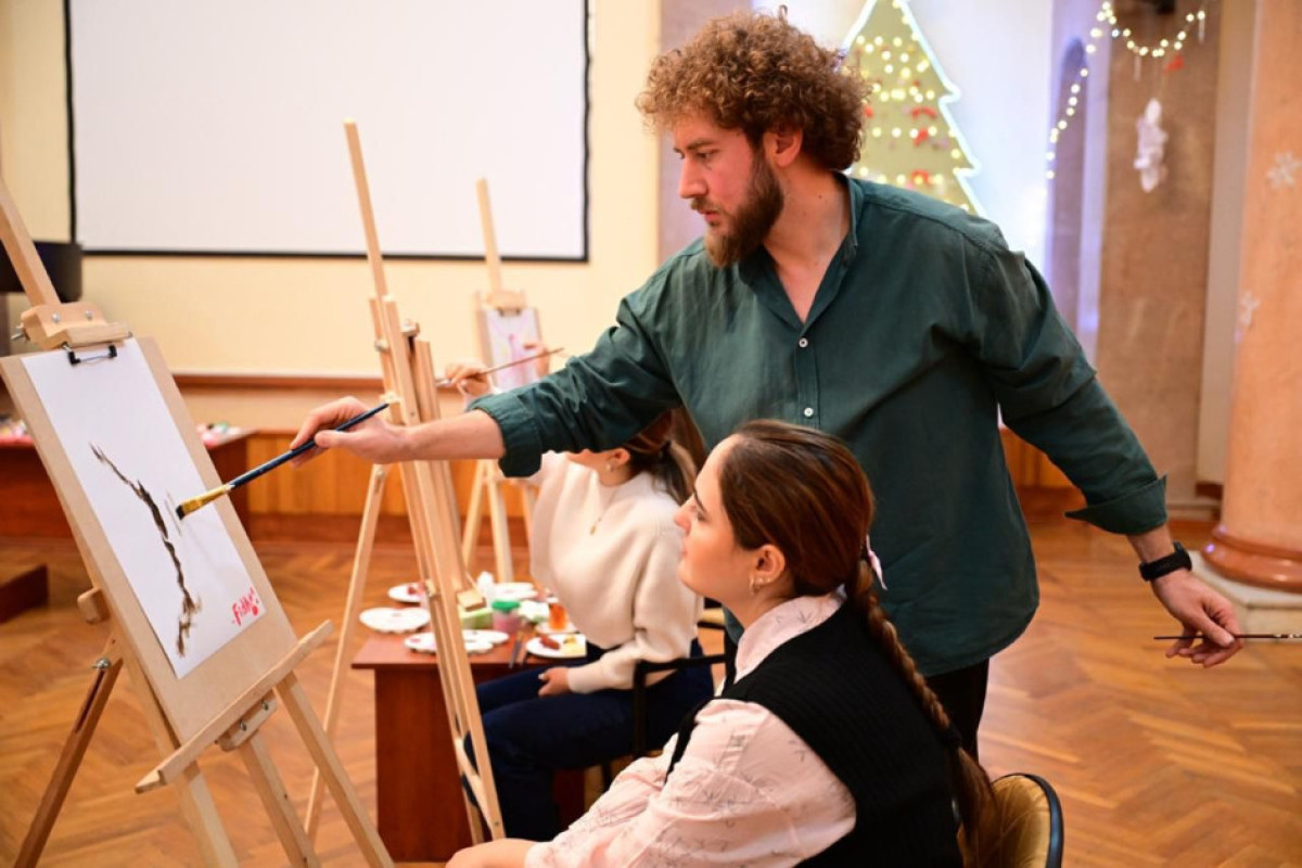 "Milli motivlər"  adlı ustad dərsi keçirildi