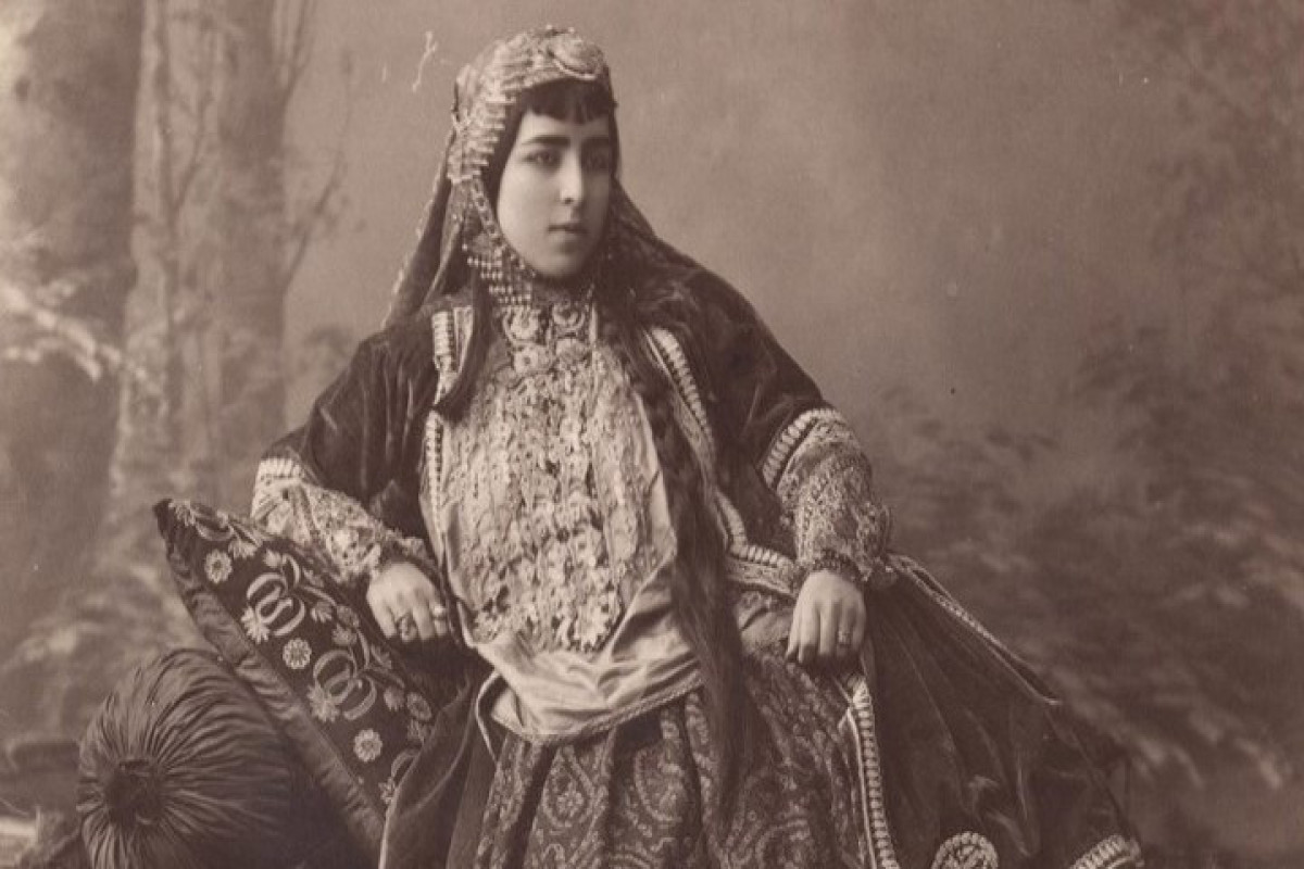 Gör, özüm hardayam, ürəyim harda... - Gürcü şairin Naxçıvan xanının qızına yazdığı şeir 