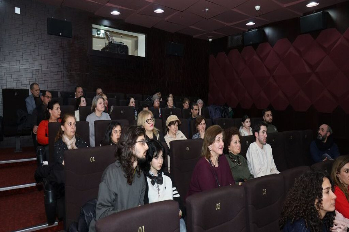 “Dokutoor” ilk nümayişini keçirdi 