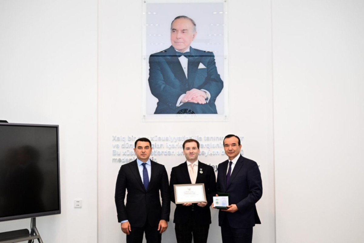 Sahib Paşazadə “Özbəkistanın mədəniyyət elçisi”  medalı ilə təltif edildi