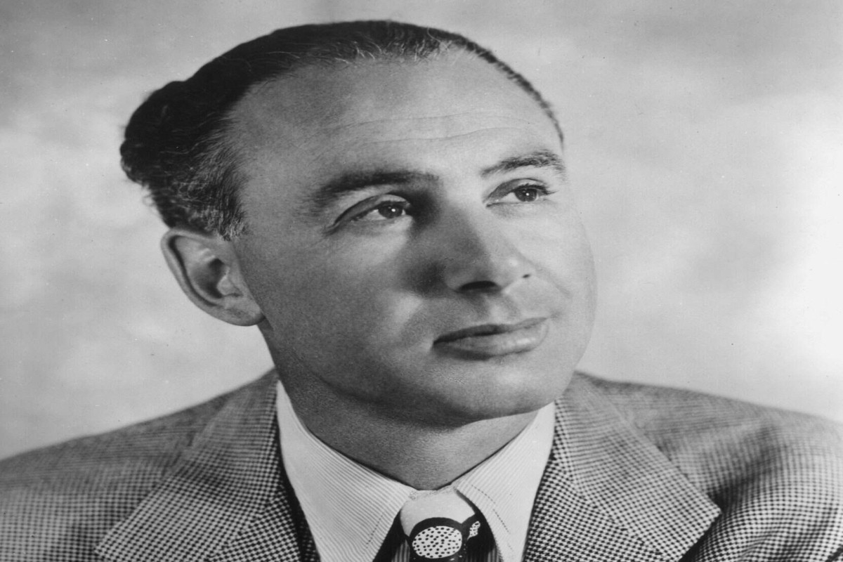 "Öz uğurlarını Ursulanın ayaqları altına atacaq..." - İrvinq Stoun  