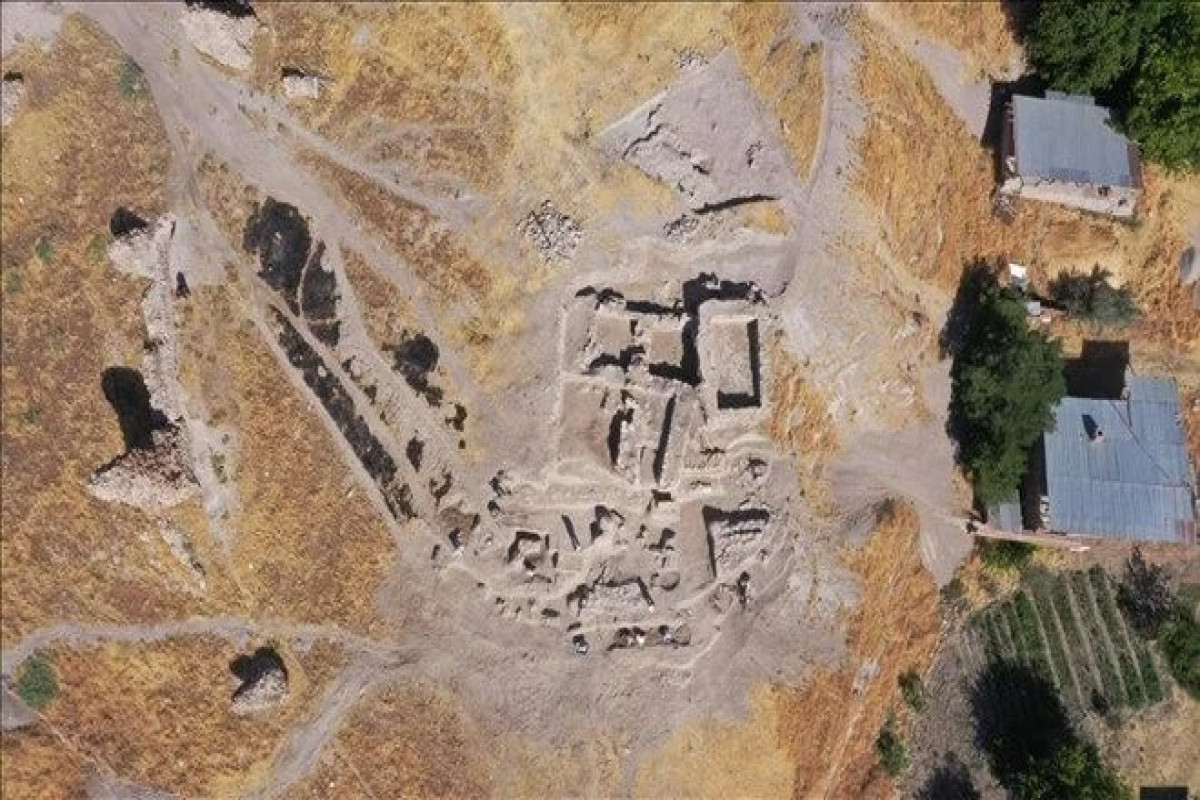 Elazığda 6000 illik məbəd aşkarlandı  