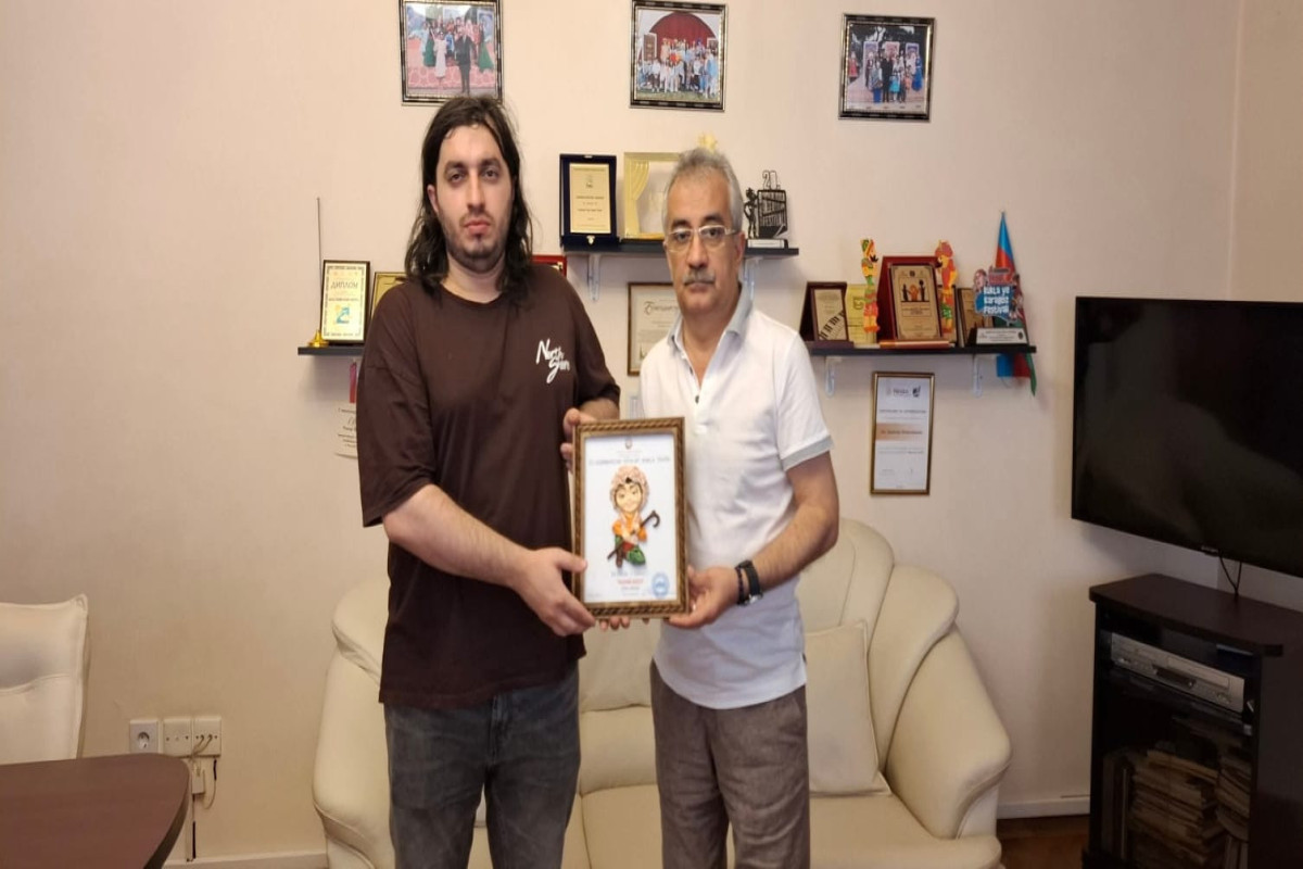 “Teatrın dostu” mükafatının təqdimolunma mərasimi keçirildi 