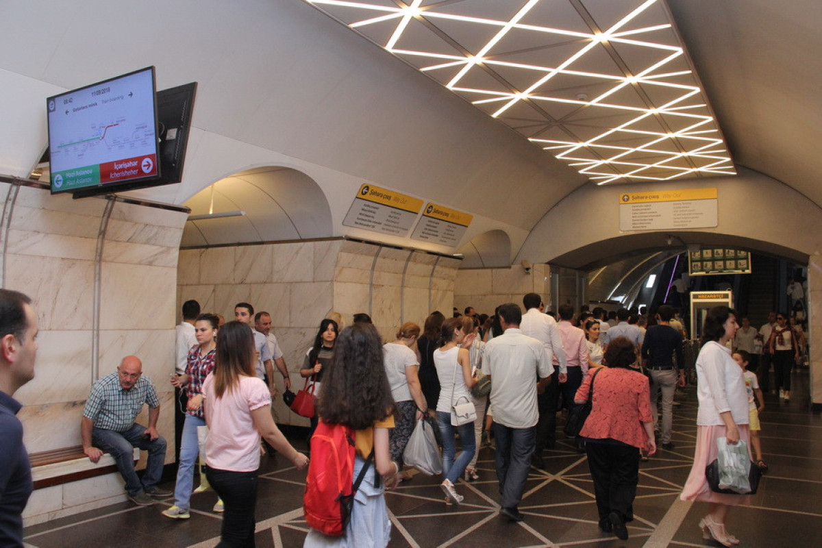 "Bir qızın şəklini gizlincə çəkib feysbukda paylaşmaq..." - Metroda baş verən hadisə 