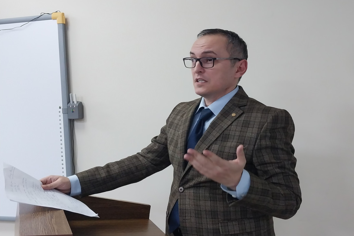 Professor və məşuqəsi - Alpay Azərin hekayəsi  