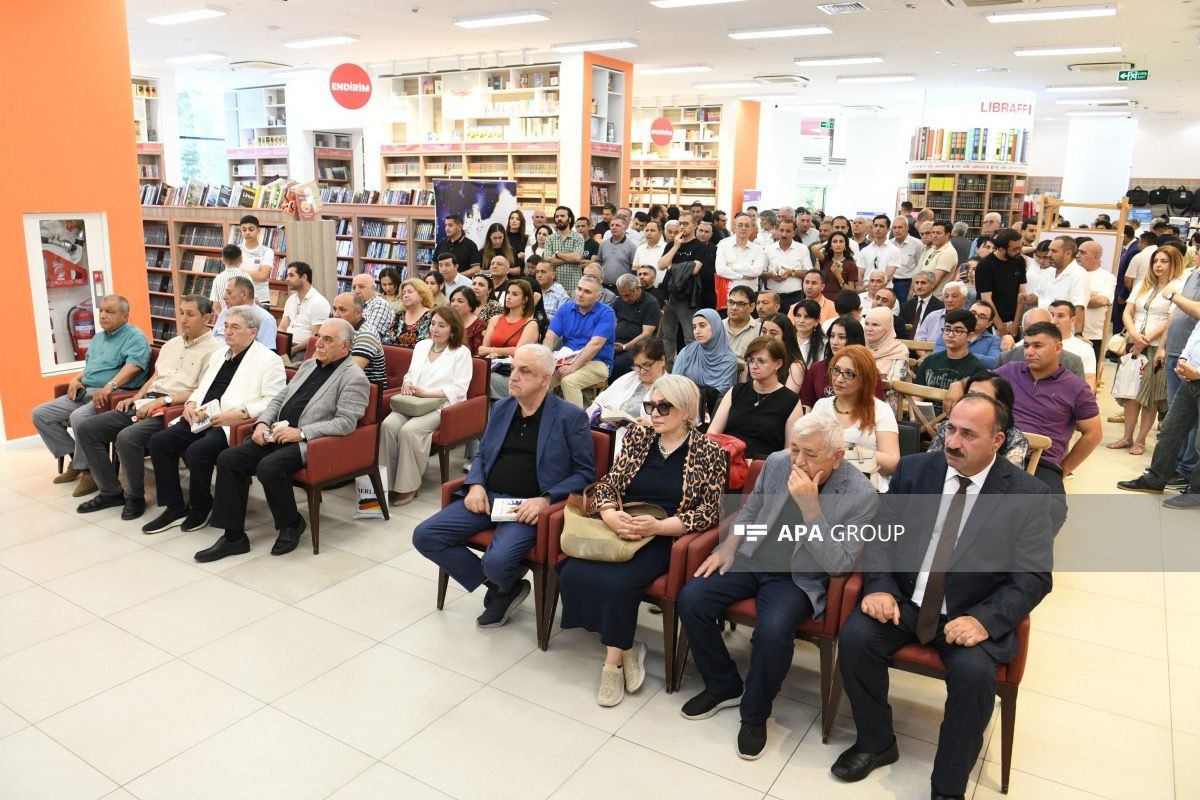 Deputat Aqil Abbas Şərif Ağayarın kitab təqdimatında kimə əsəbiləşdi? 