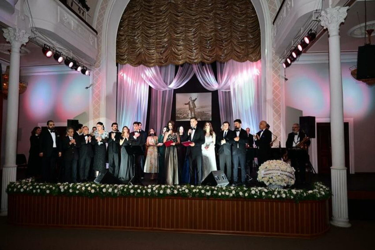 Dövlət Mahnı Teatrında Rəşid Behbudovun xatirə otağı yaradıldı