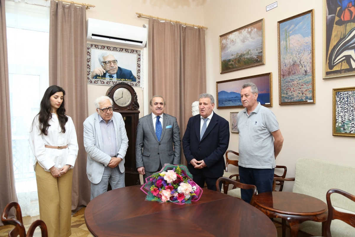 İsa Həbibbəyliyə Rəsul Rza mükafatı təqdim edildi 