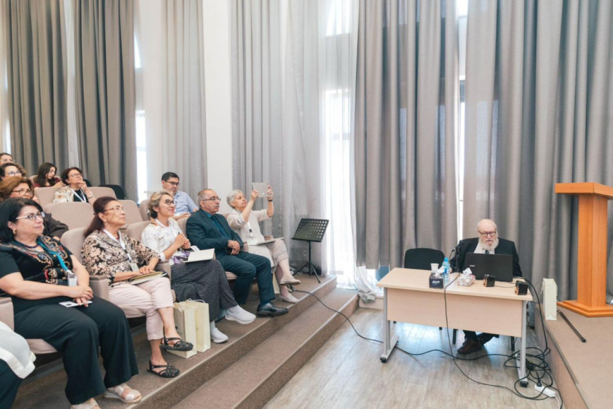 Dünyaşöhrətli musiqişünas mühazirəsi deyib 