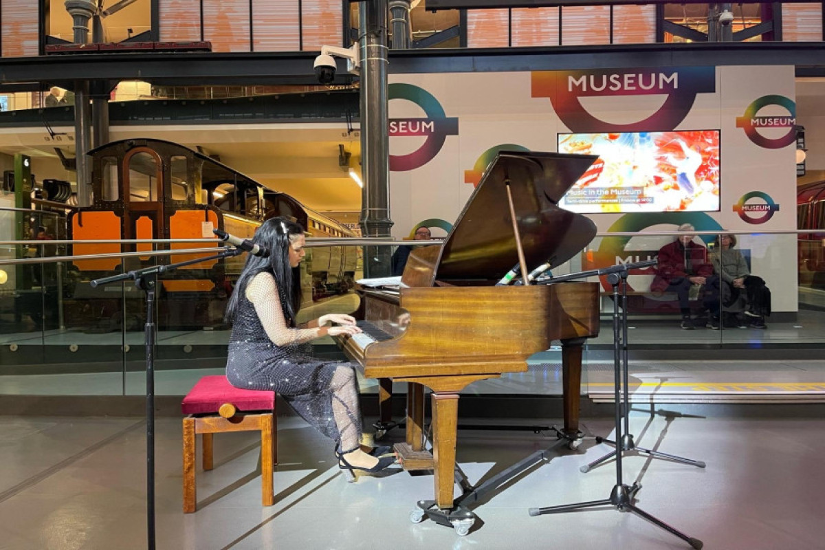 Pianoçumuz Londonda solo konsert verib
 