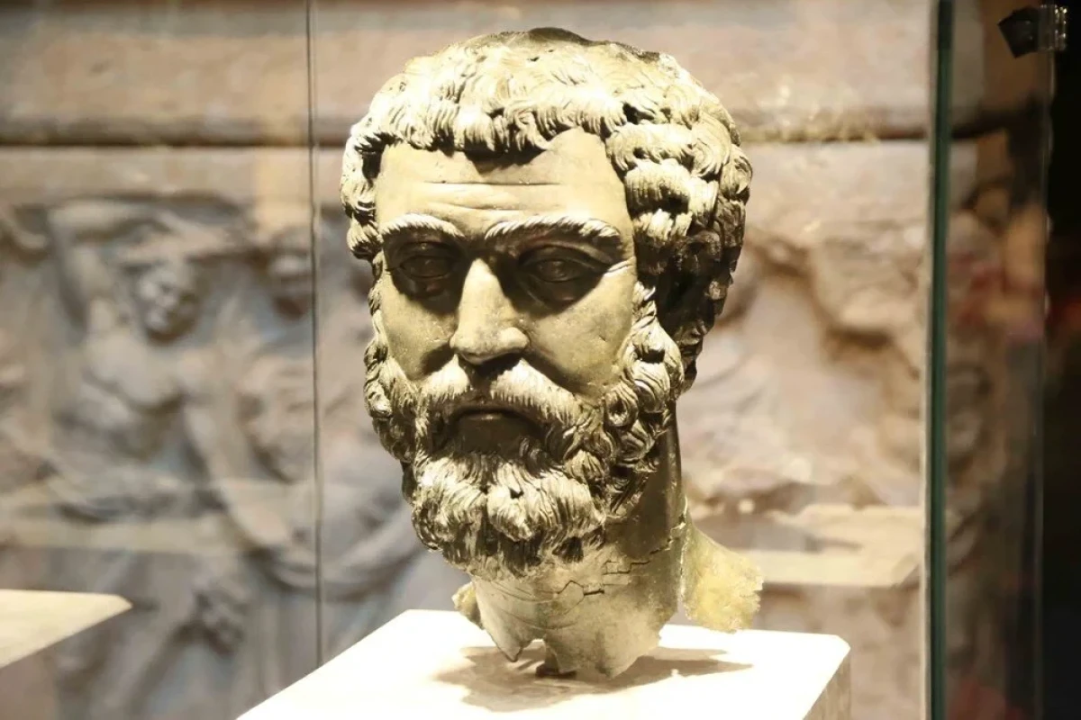 Septimius Severus heykəlinin başı geri qaytarılıb 