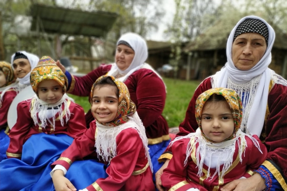 “O vaxt musiqi yox idi, bizi toylara aparırdılar” - Lənkəranlı “Nənələr” necə məşhur oldu?   