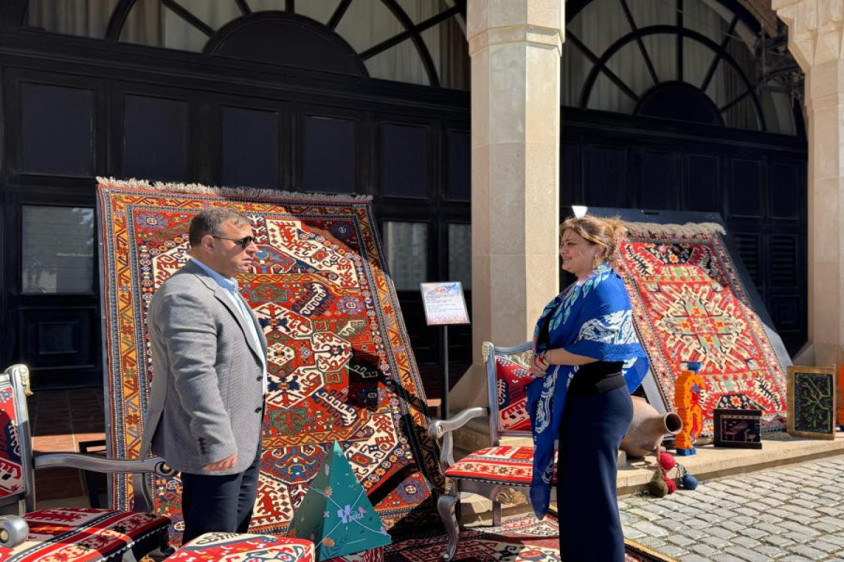 Qarabağ xalçaları  Abşeron torpağında