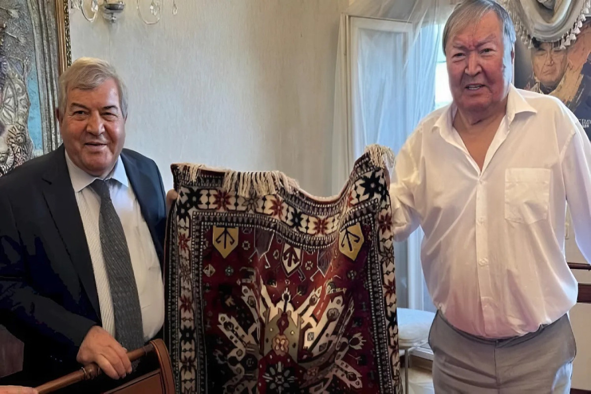 Sabir Rüstəmxanlı Oljas Süleymenovla görüşüb