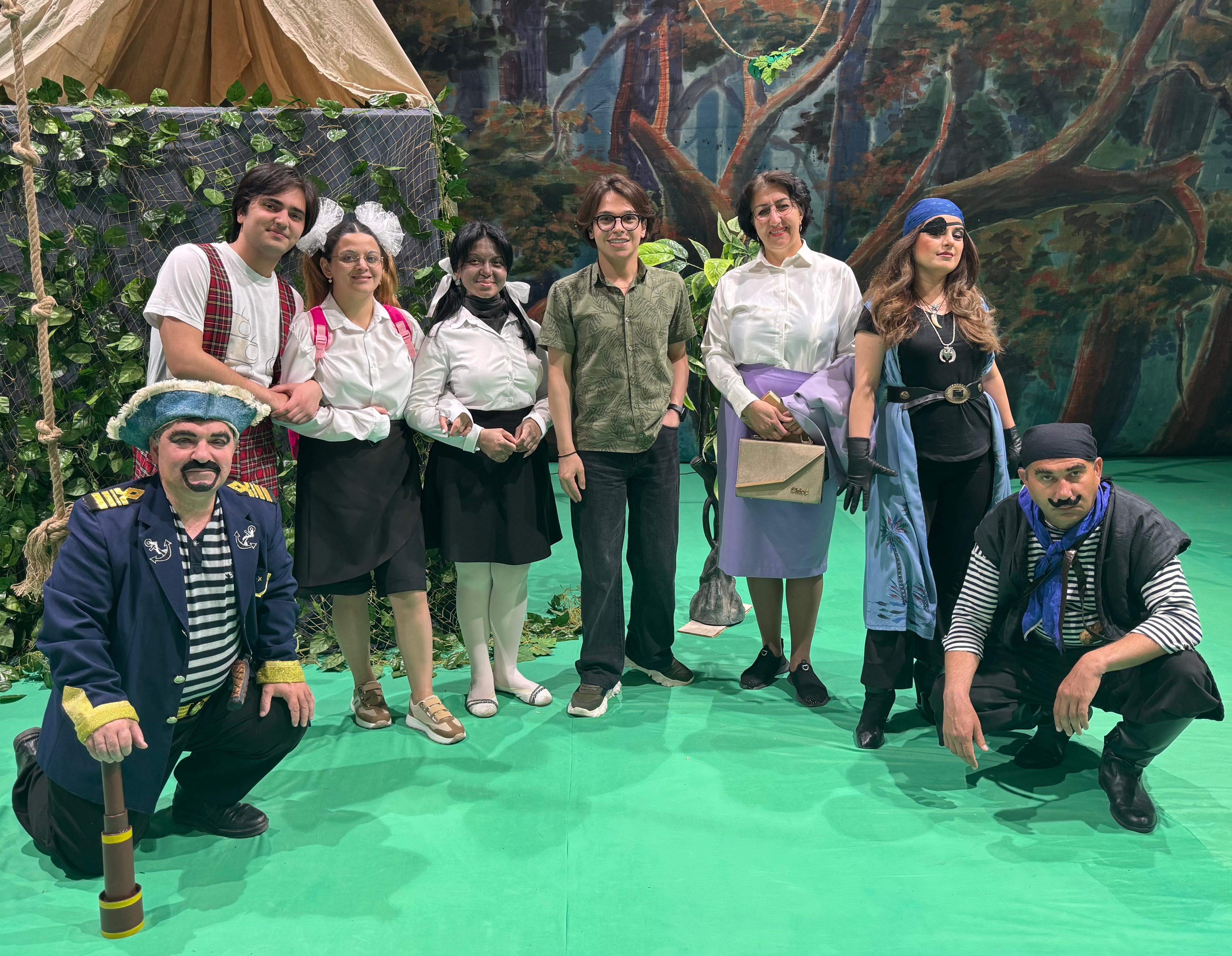 “Sehrli Yaylıq” tamaşasının premyerası oldu