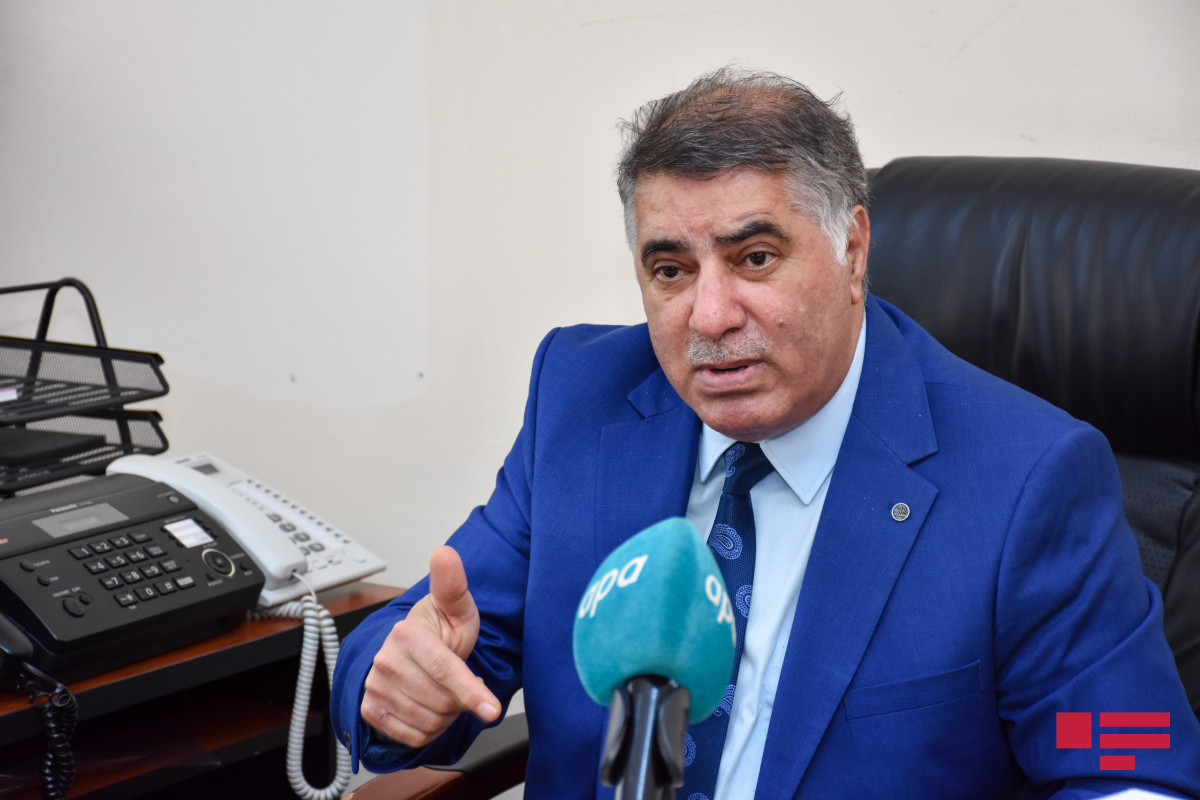 Direktor: ""Vopşe", "tak çto", "znaçit" kimi sözlərin lüğətə əlavə edilməsi mümkünsüzdür"