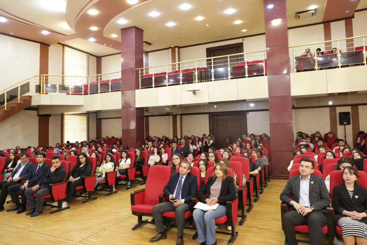 BDU-da l şeir forumu keçirilib 