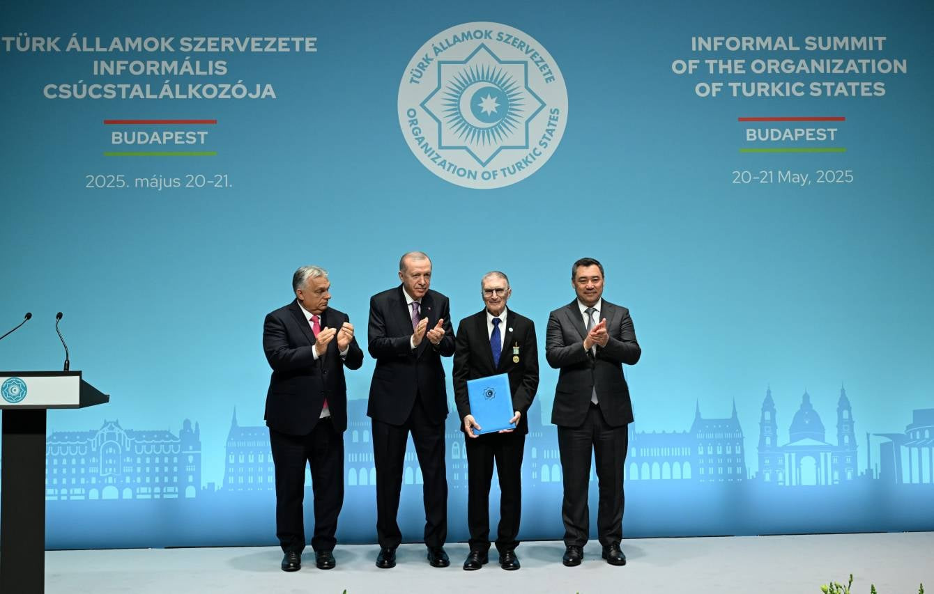 Əziz Sancarın Əlişir Nəvai Beynəlxalq Mükafatı ilə təltif olundu