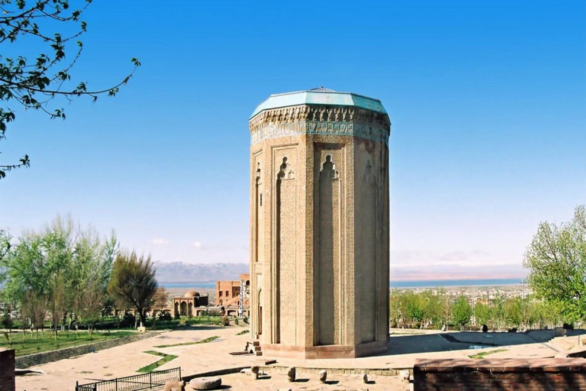 Möminə Xatun türbəsi bərpa edilir 