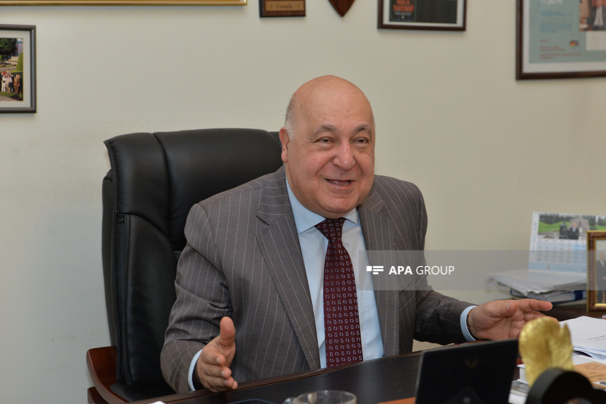 Çingiz Abdullayev:  "Bəlkə də, aclıqdan ölsəydim, rüşvətxor olardım" - Müsahibə 