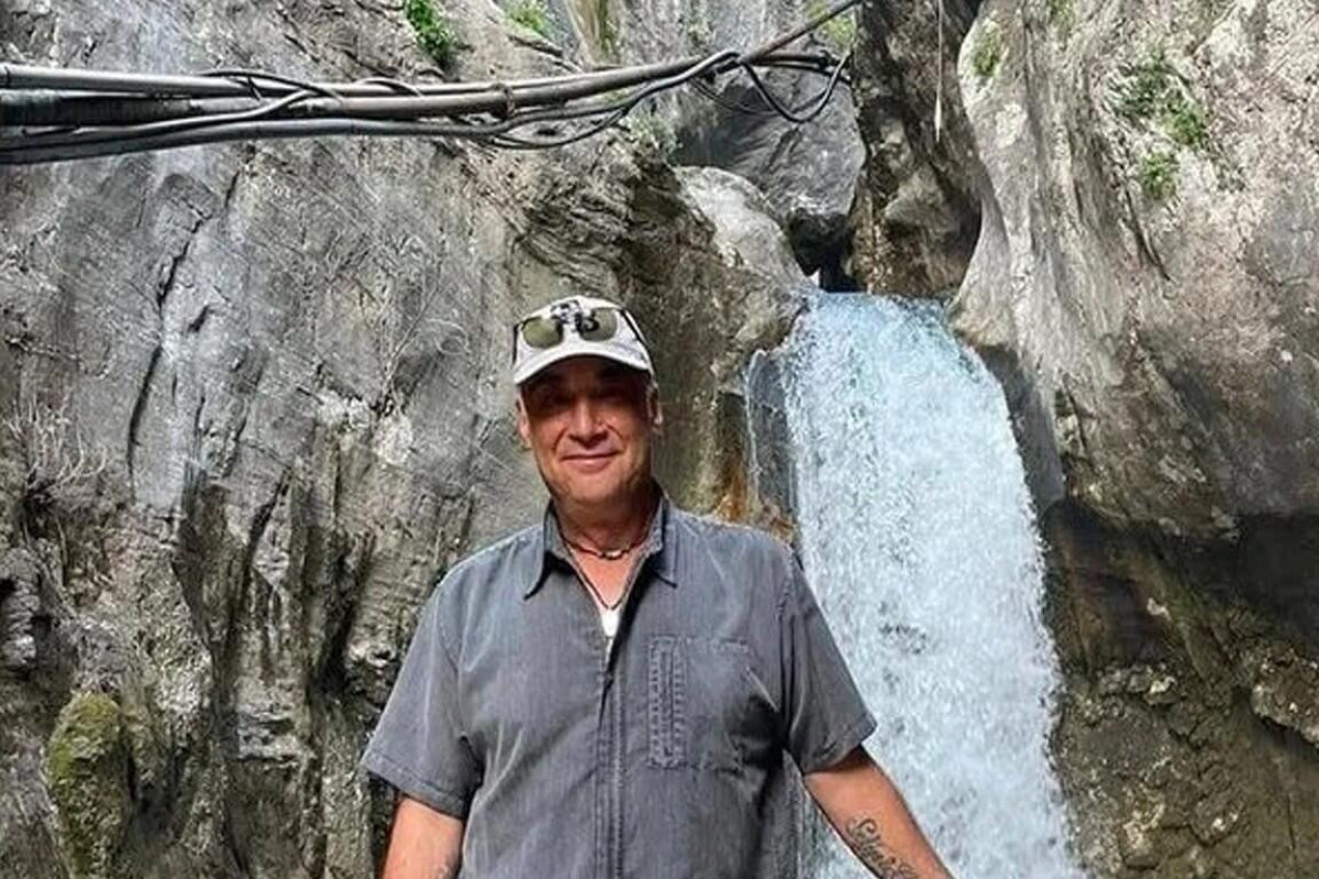 Tanınmış aktyor evində bıçaqlandı