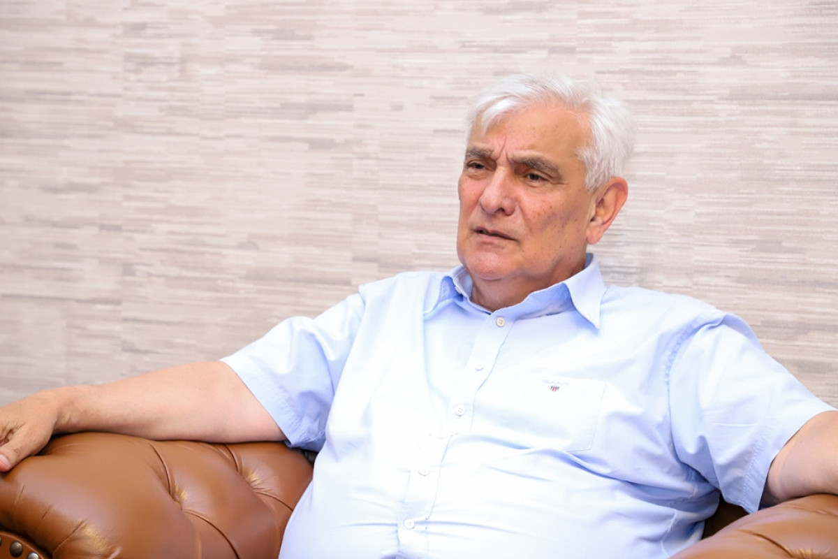 "Onunla dostluq anlayana başucalığı gətirər" - Kamal Abdulla 