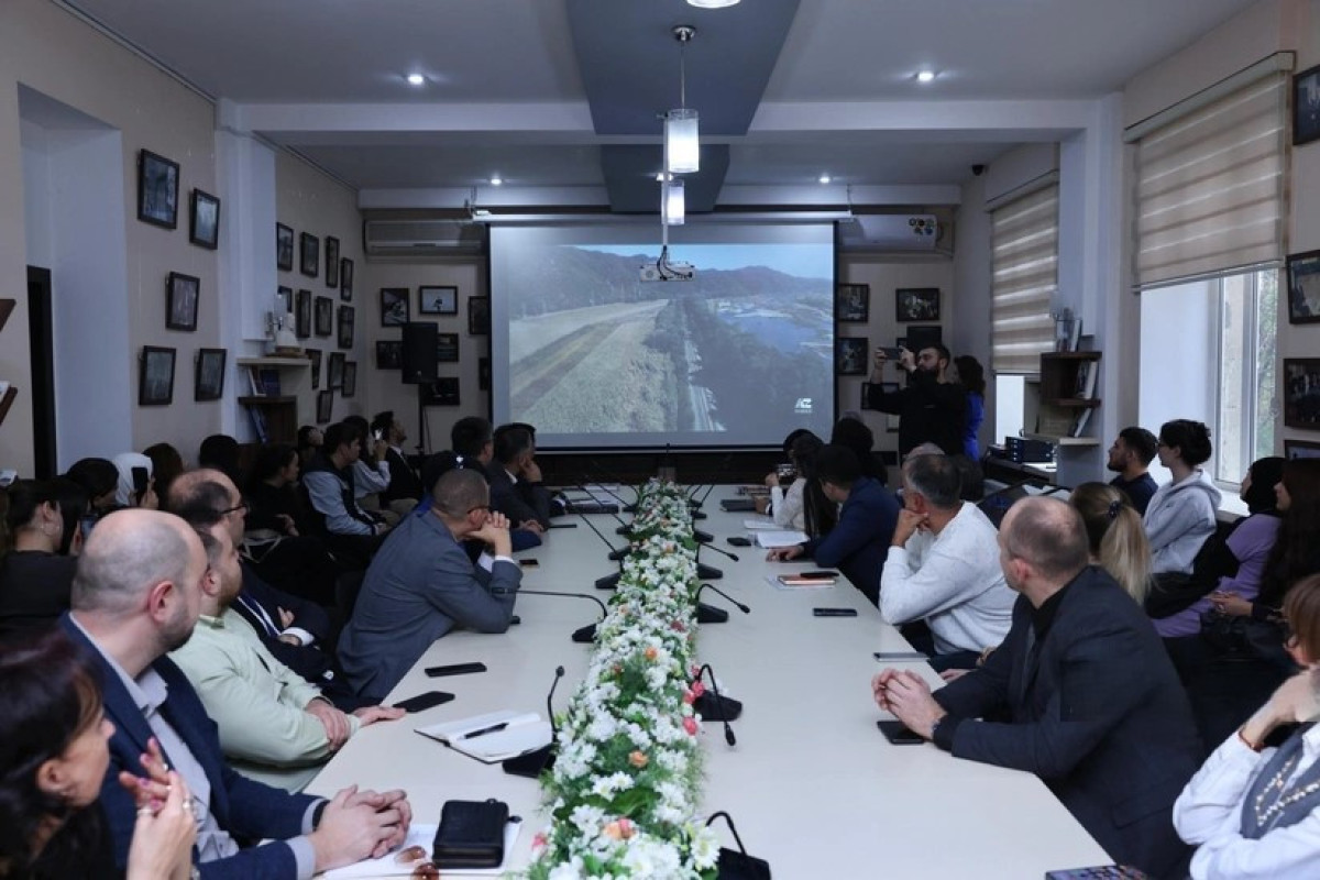 "Bir kəmər, bir yol" filmi nümayiş olundu 