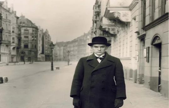 Modern romanı yenidən...