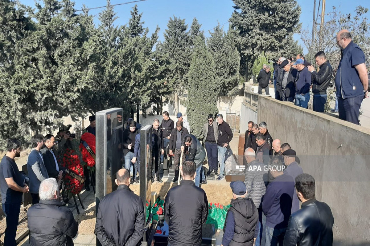 Əməkdar artist Vahid Əliyev dəfn olunub 