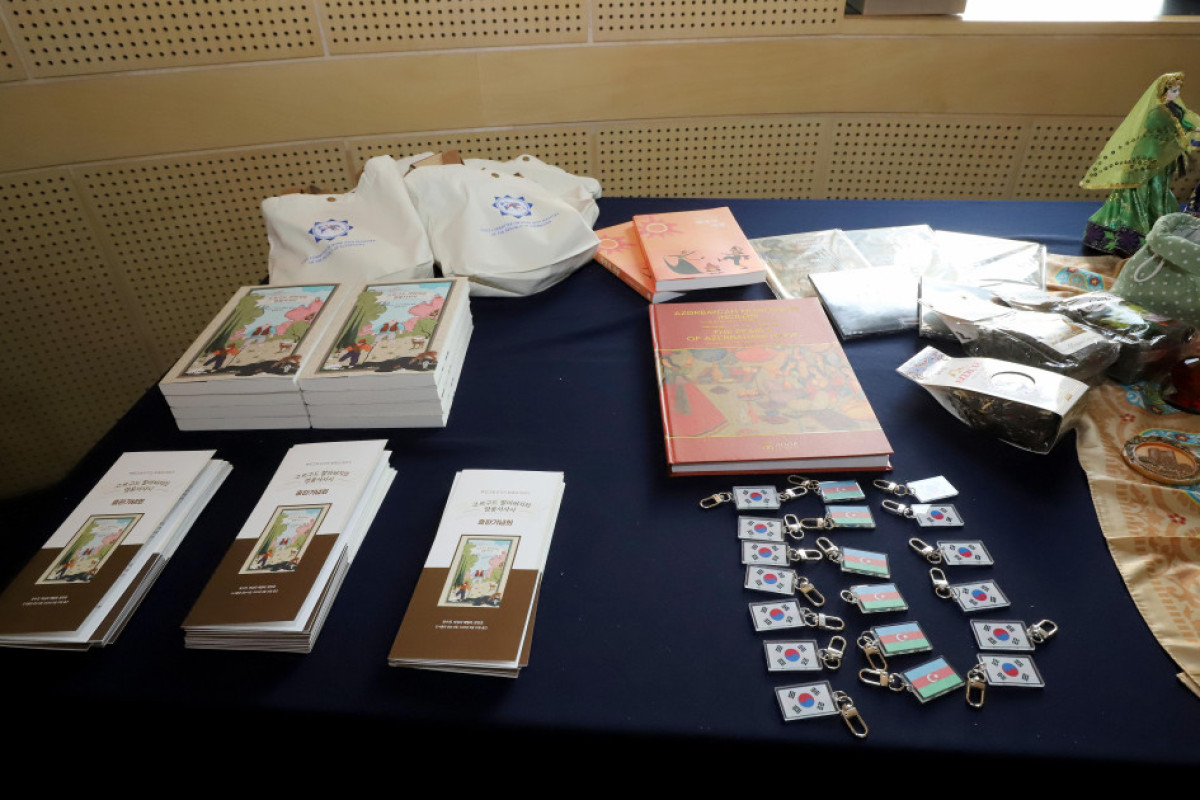 “Kitabi-Dədə Qorqud”un 6 boyu Koreya dilinə tərcümə edilib  