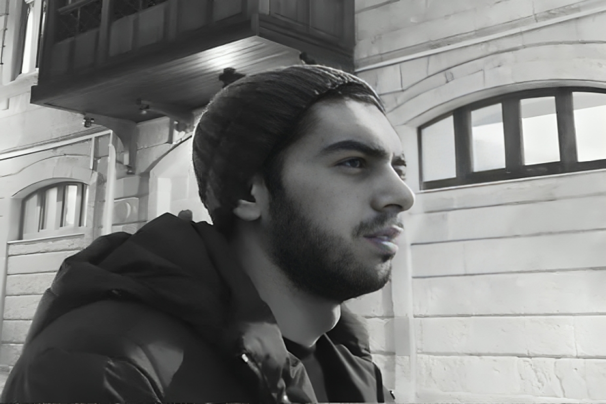 "Beli bükük ağacın əlinə əsa olar kəsilmiş qolu..." - Günün şeiri 