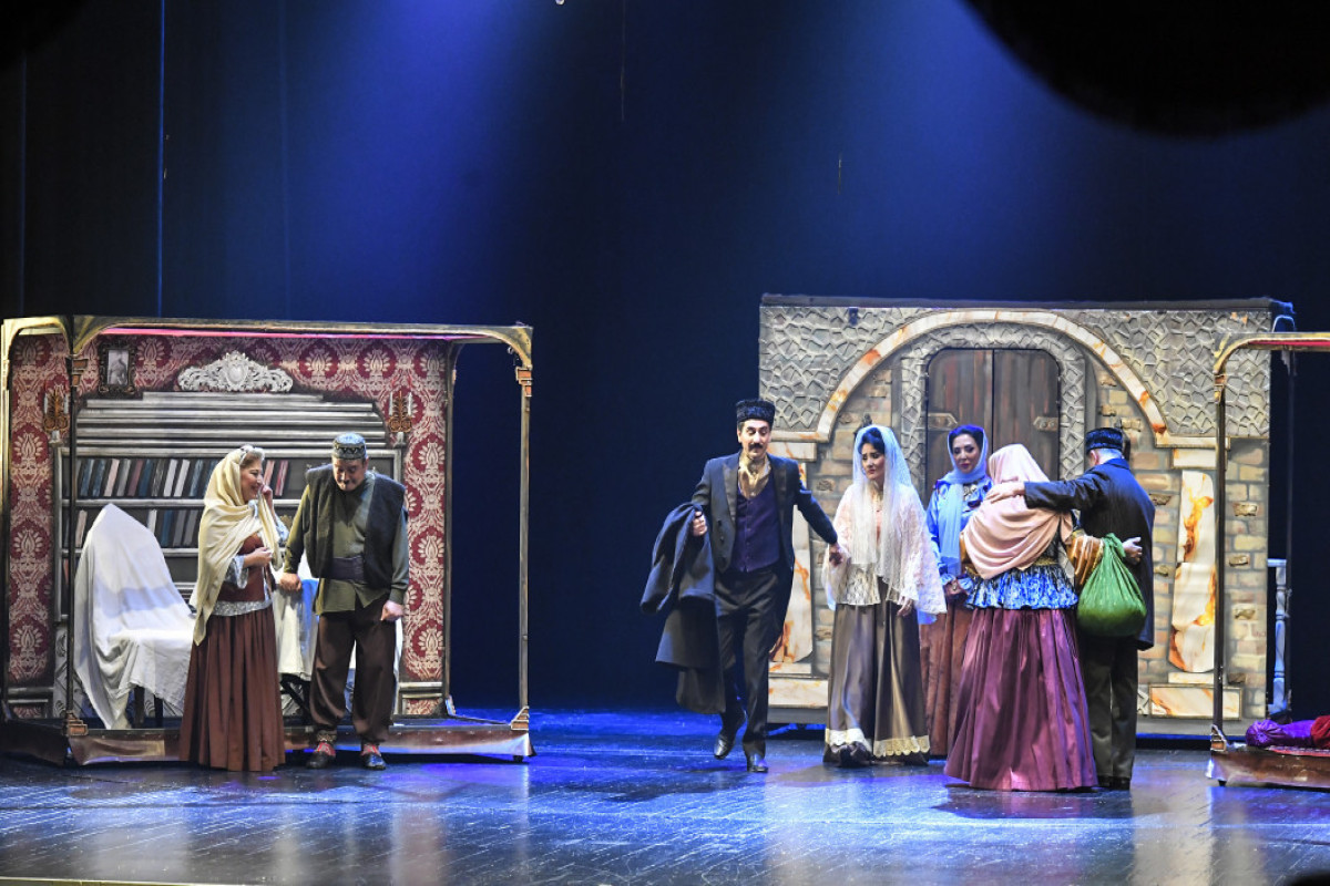 "Yazılan həyatdır, yoxsa həyat yazılandan doğur?" - "Gülçöhrə və Əsgər"də postmodern axtarış 