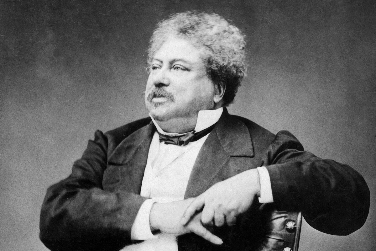 "Bu xalq vaxtilə müzəffər olmuş, indinin özündə də döyüşkən olaraq qalır..."  - Aleksandr Dümanın fikirləri  