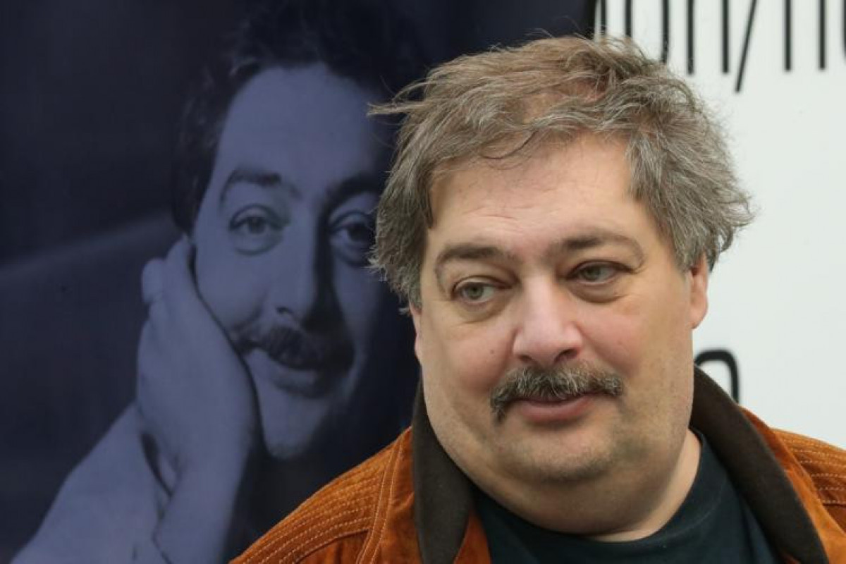Yazıçı Dmitri Bıkov qiyabi həbs edildi 