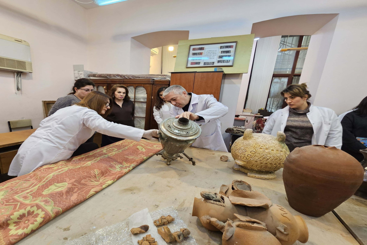 Bərpa olunmuş eksponatlarla bağlı müzakirə aparılıb 