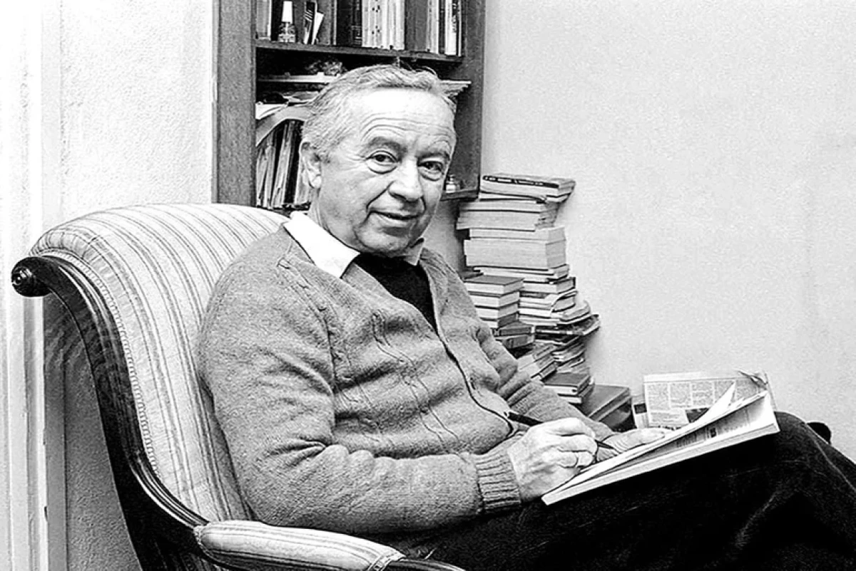 "Sərgərdan" romanı vasitəsilə evlənən, müəllimlik hüququndan məhrum edilən yazıçı - Yusuf Atılqan kim idi? 