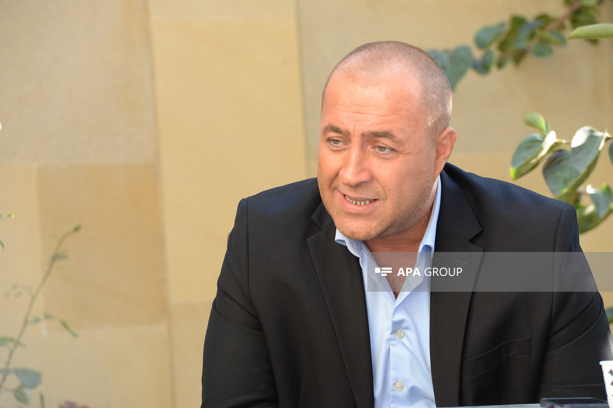 Azər Aydəmir:  "Həyatda belə olmasam da, ekranda səmimi olmağa çalışıram..." - Müsahibə  