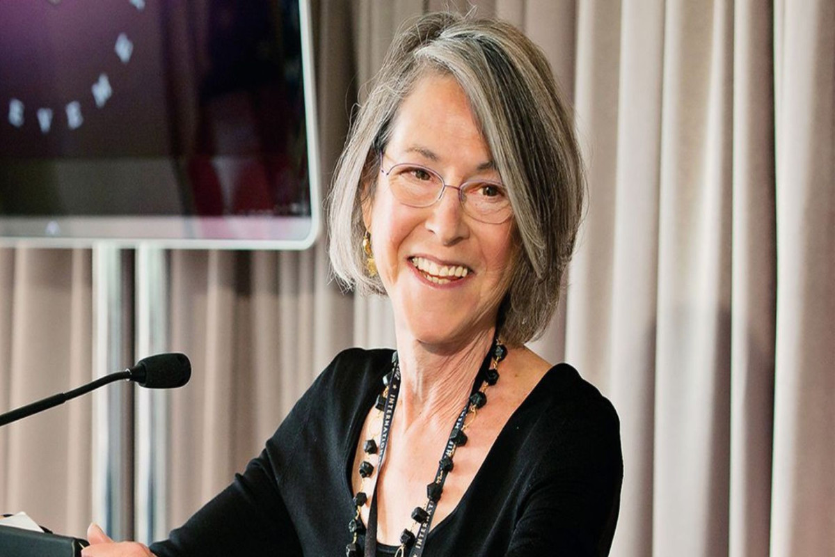 "Hətta təlaşlı günlərimdə sevinirəm..." - Luiza Qlükün poetik sədaqəti  
