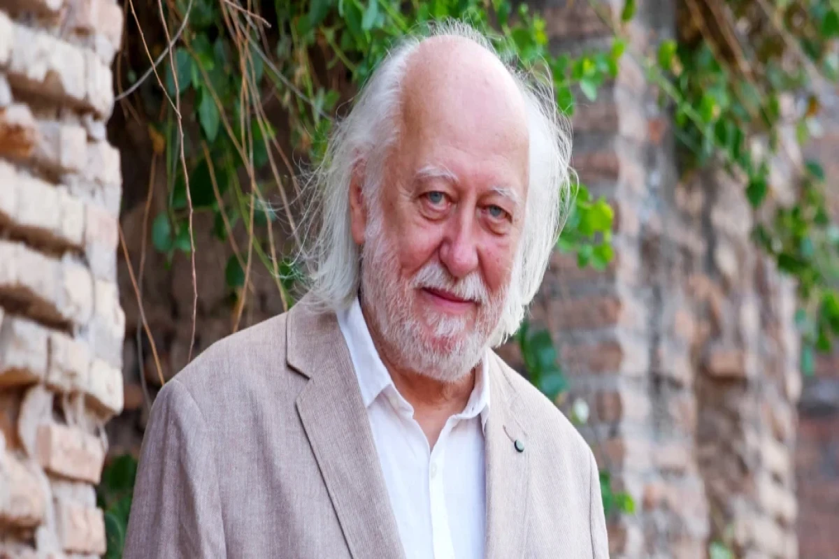 Uzaqbaşı - Turində - Laslo Krasnahorakinin essesi