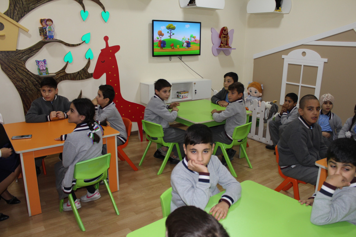 Uşaq yazıçısı Gülzar İbrahimova ilə  görüş keçirilib 