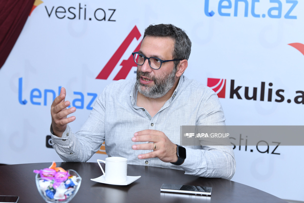Taleh Yüzbəyov:   "Kino çəkmək futbol oyununa mərc qoymaq kimidir..." - Müsahibə  