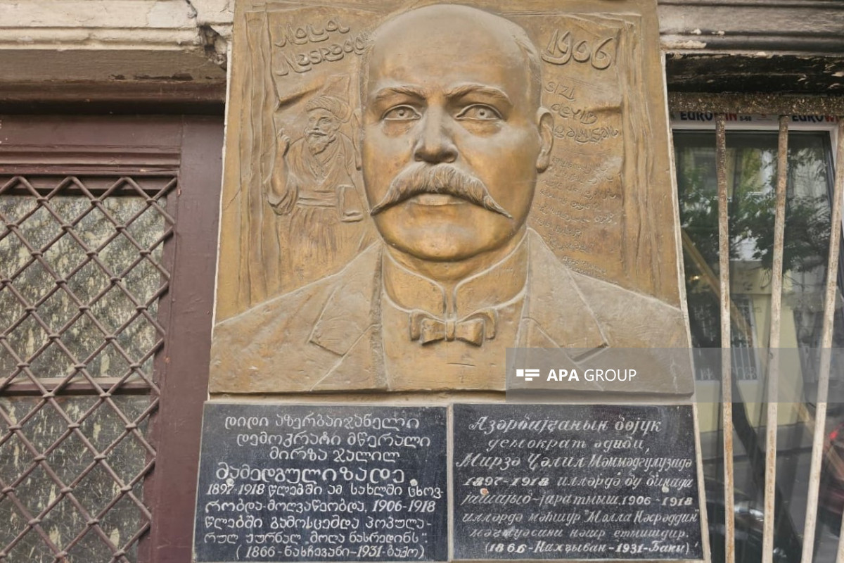 Cəlil Məmmədquluzadənin Tbilisidəki barelyefində “Azərbaycan” sözü bərpa olundu