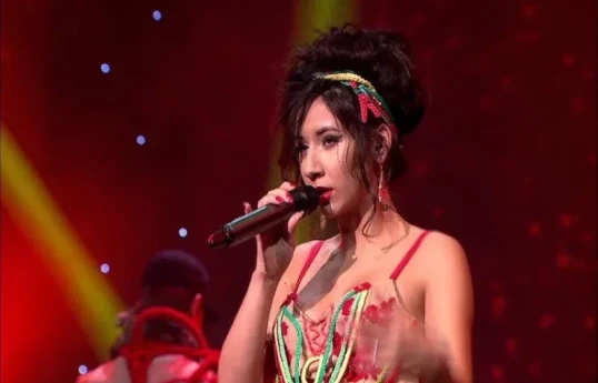 Məşhur azərbaycanlı müğənni...