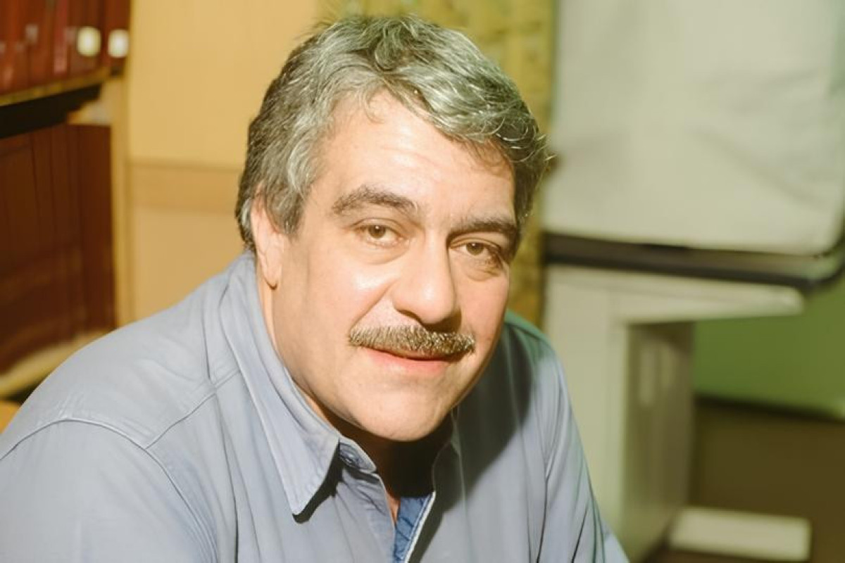 İki tərəfdən düymələnən münasib kostyum - Sergey Dovlatovun hekayəsi 