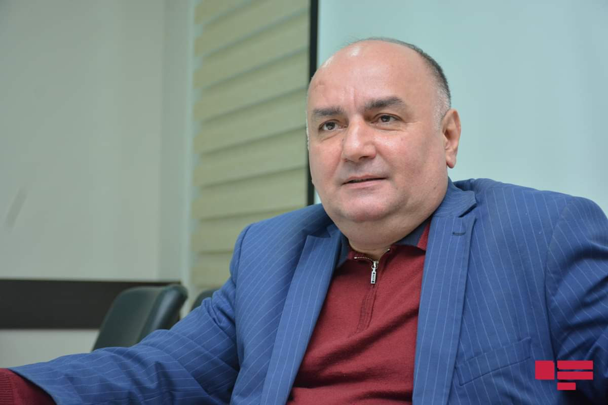 Leylinin Məcnunluğu - Fəxri Uğurlunun hekayəsi 