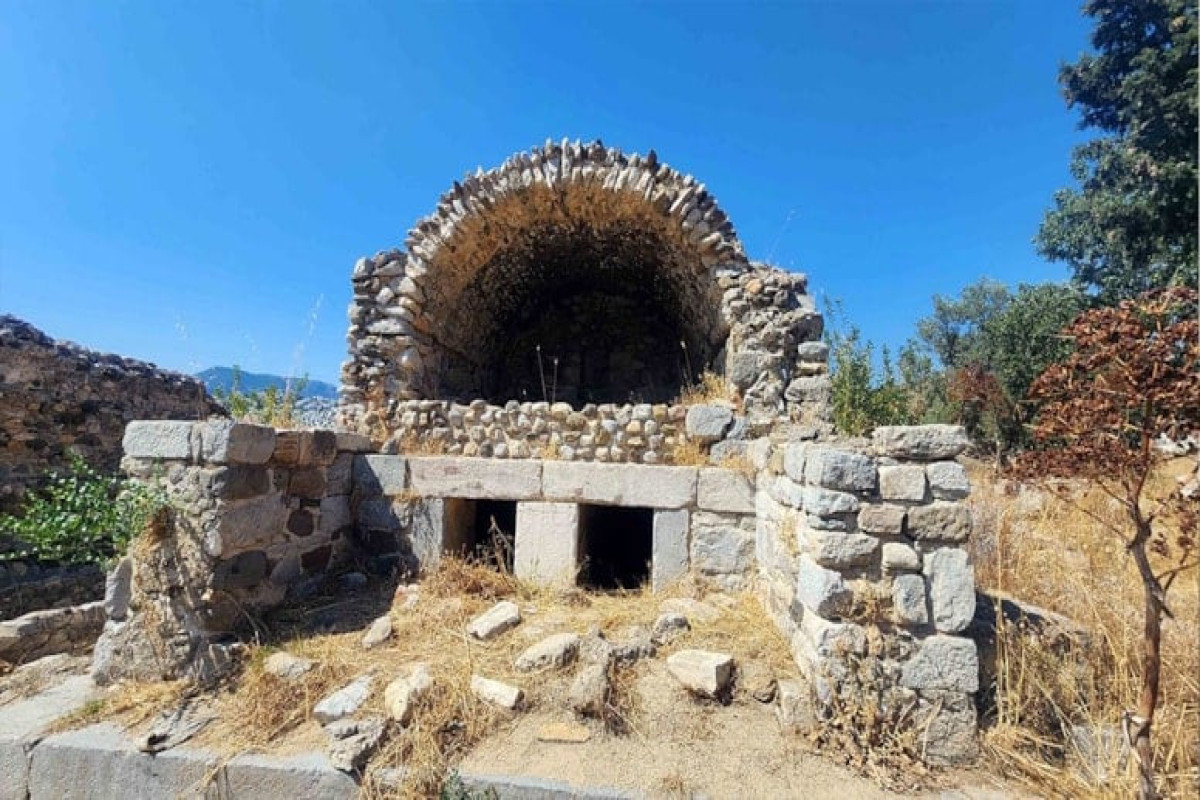 Makedoniyalı İskəndərin işğal edə bilmədiyi tarixi məkan zibilliyə çevrildi 