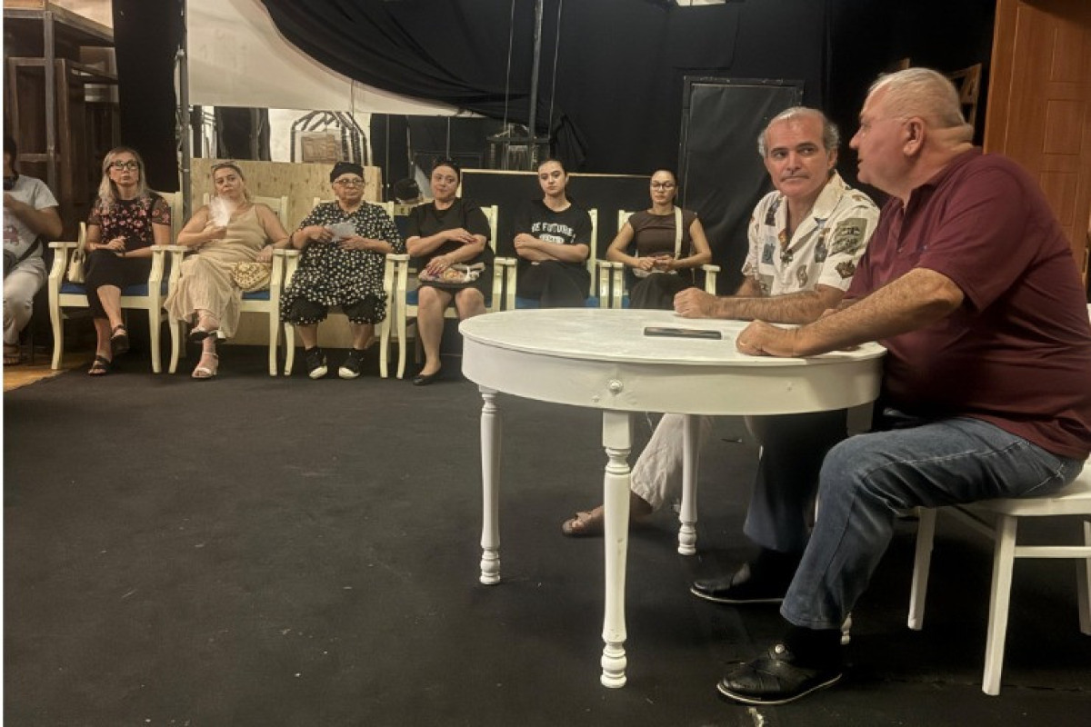 YUĞ Teatrında yeni mövsümün ilk iclası keçirildi 