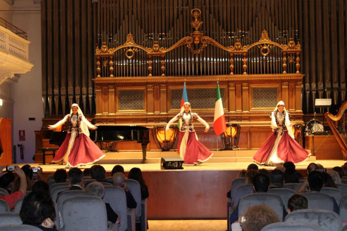 Romada Üzeyir Hacıbəylinin 140 illik yubileyi münasibətilə konsert proqramı təşkil olunub 
