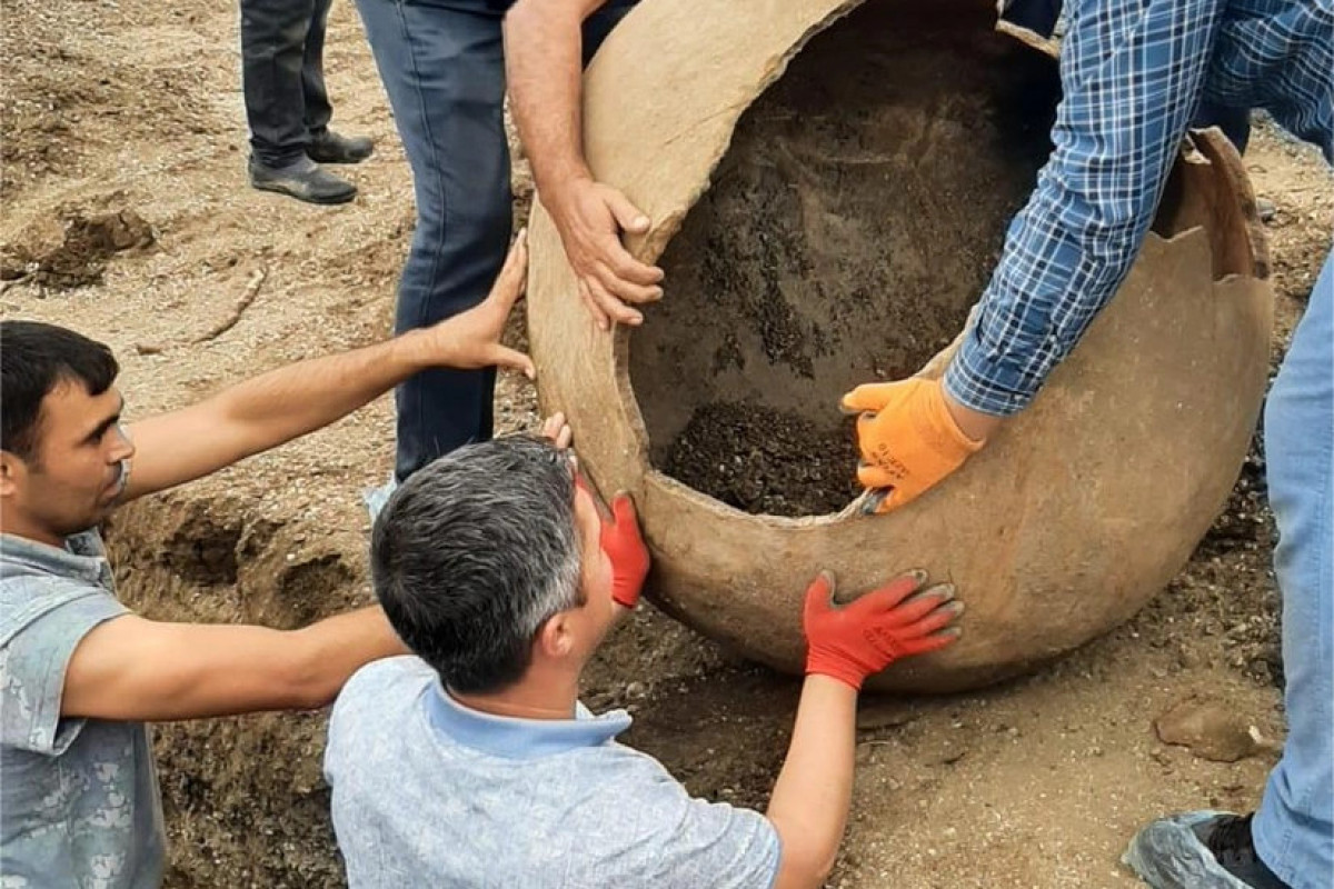 Masallıda antik dövrə aid küp  tapıldı 