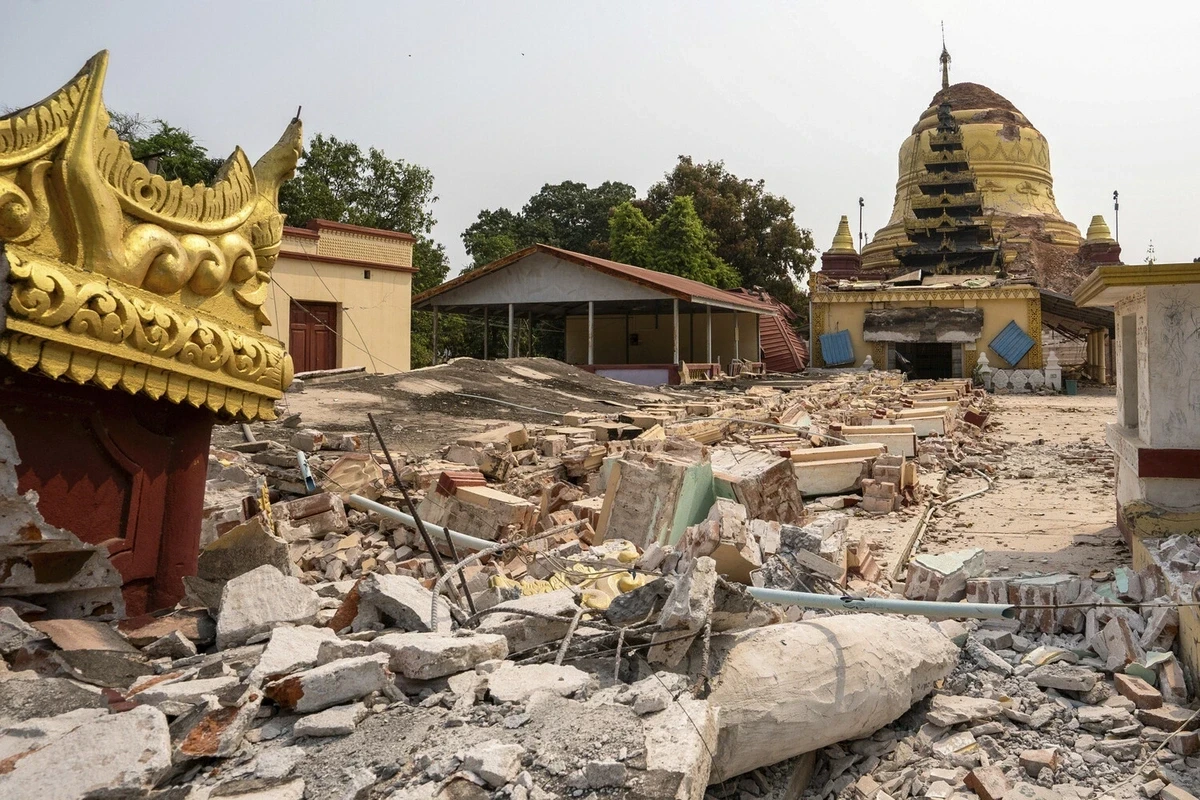 Myanmada zəlzələdən sonra qədim abidə üzə çıxıb  